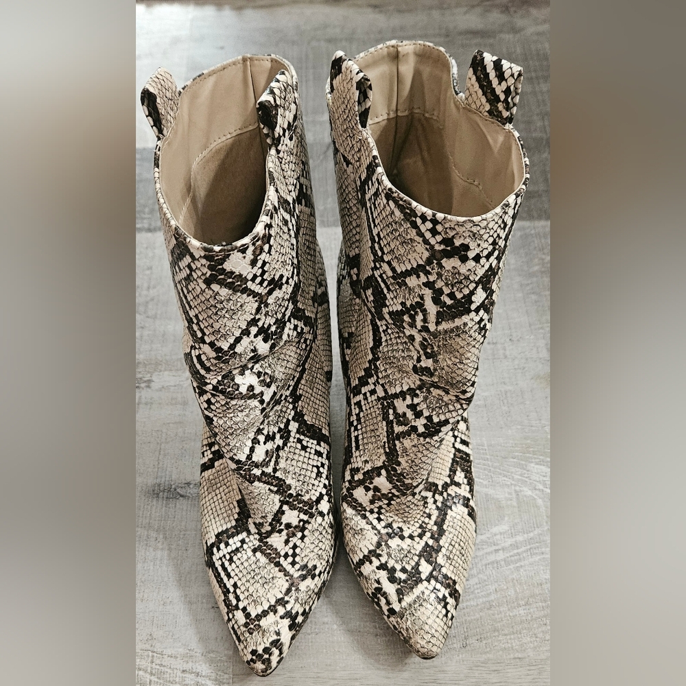 Snakeskin Patterned Pull On Ankle Boots Block Heel Pointed Toe 8.5